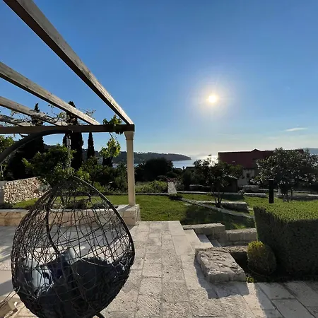 Feriehus Charming Sea View 