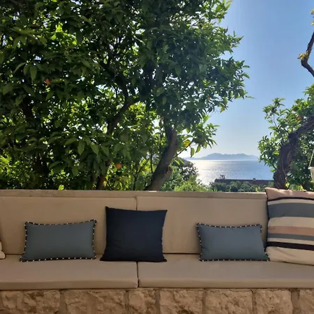 Дом отдыха Charming Sea View 