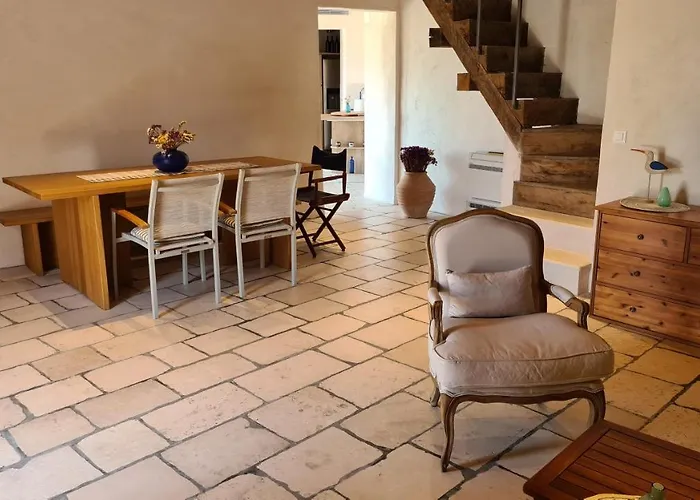 Дом отдыха Charming Sea View 