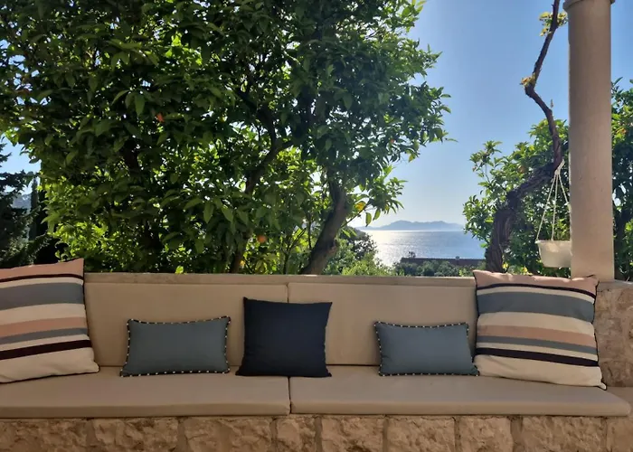 Prázdninový dům Charming Sea View 